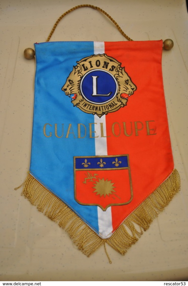 Rare Fanion Lion's Club Guadeloupe - Otros & Sin Clasificación