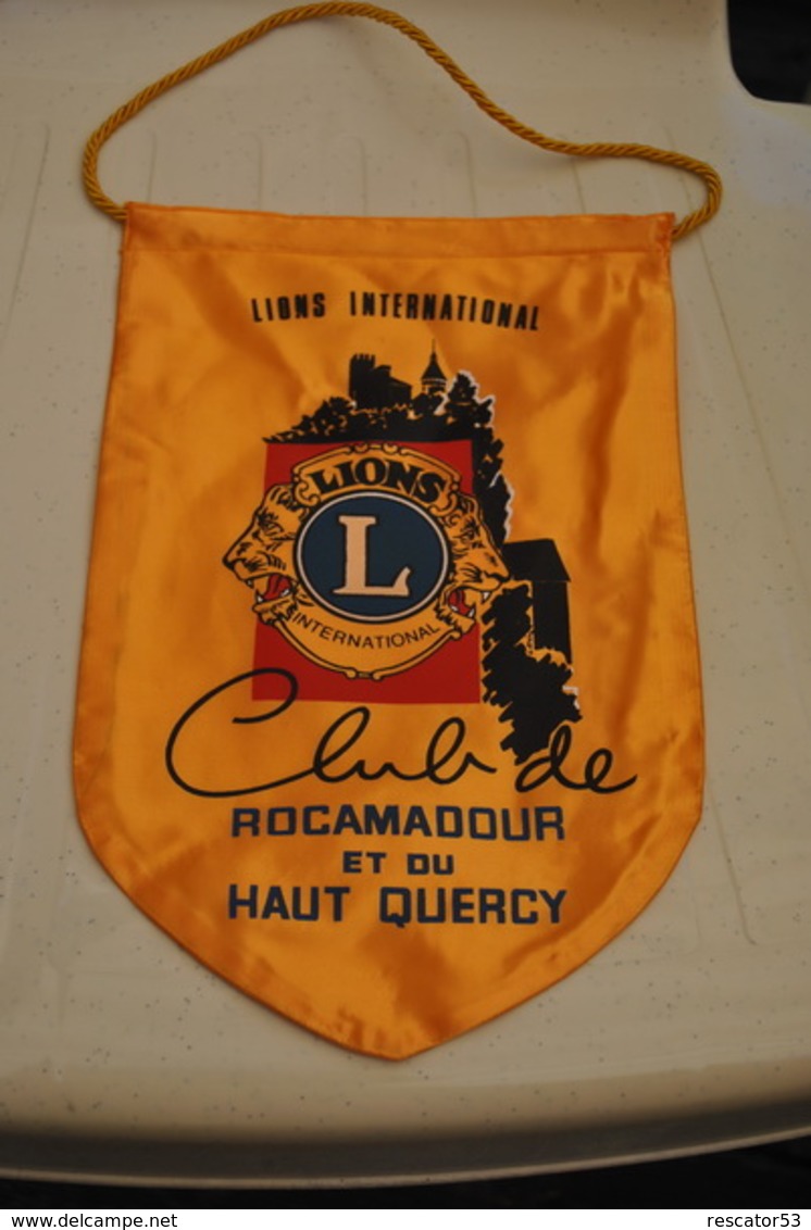 Rare Fanion Lion's Club Rocamadour Et Haut Quercy - Otros & Sin Clasificación