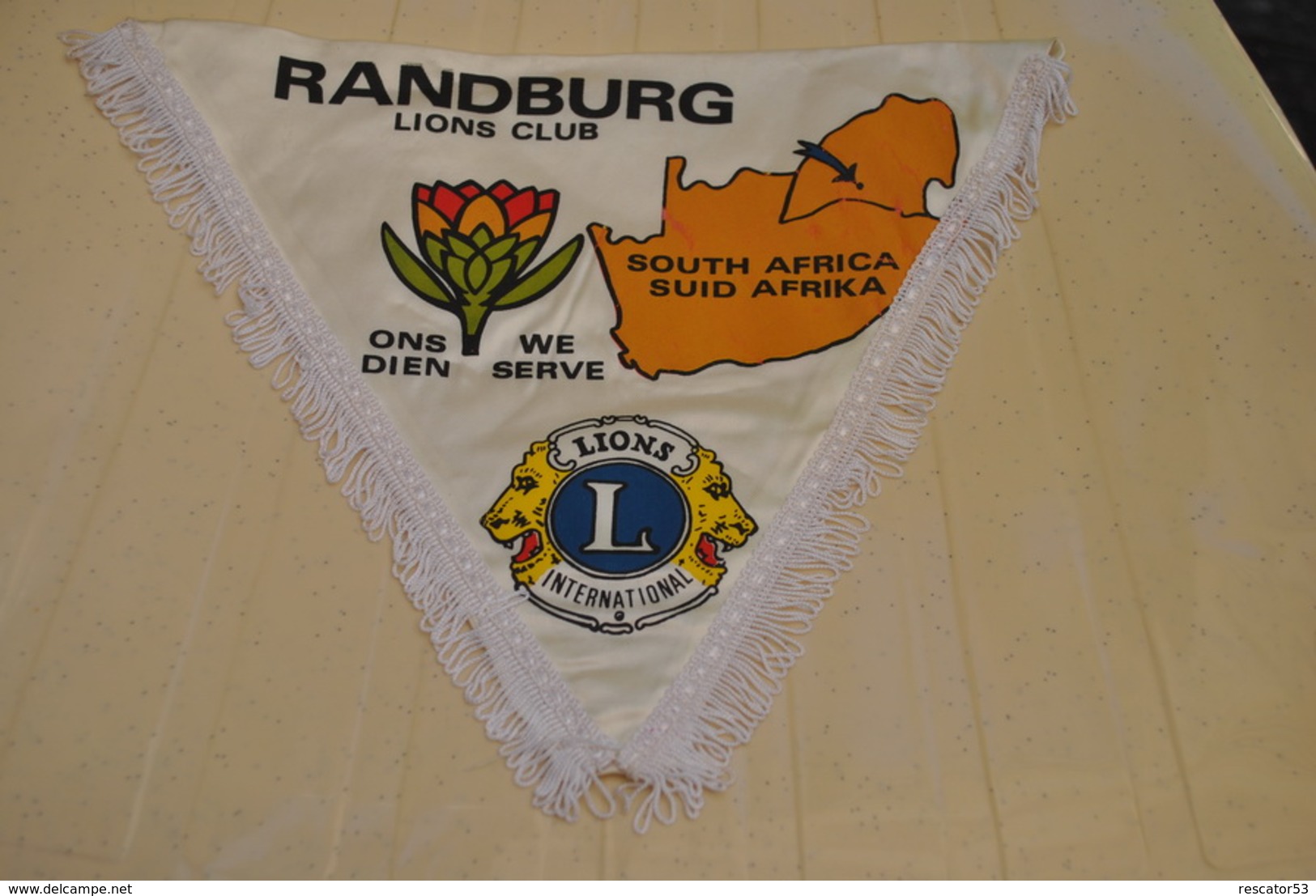 Rare Fanion Lion's Club Randburg Afrique Du Sud - Autres & Non Classés