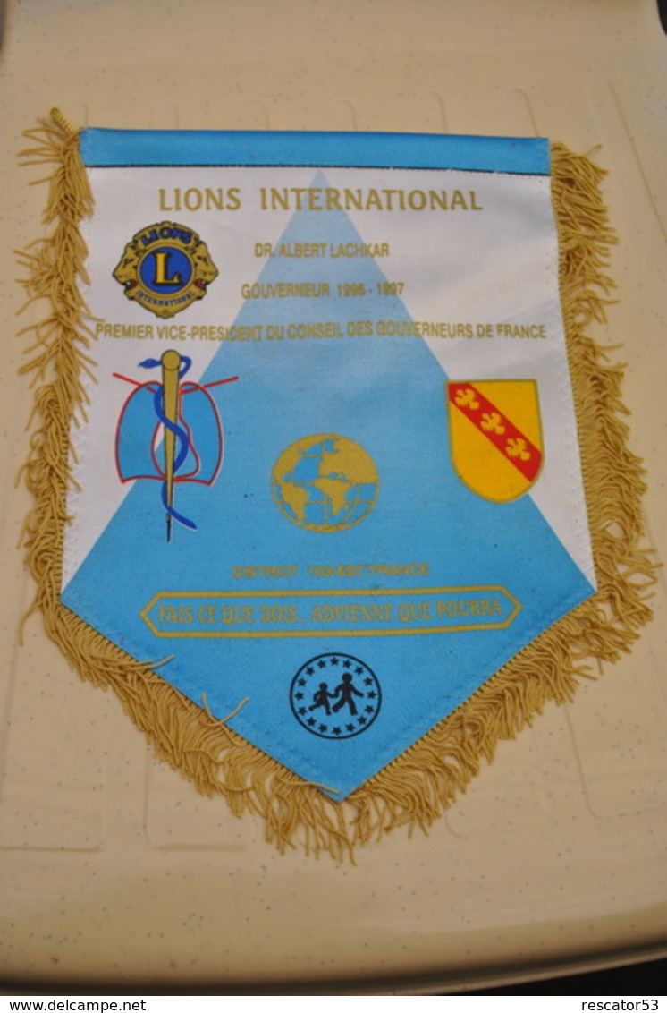 Rare Fanion Lion's Club Albert Lachkar Gouverneur - Autres & Non Classés