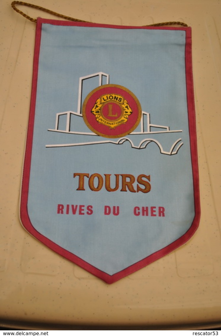 Rare Fanion Lion's Club Tours Rive Du Cher - Sonstige & Ohne Zuordnung