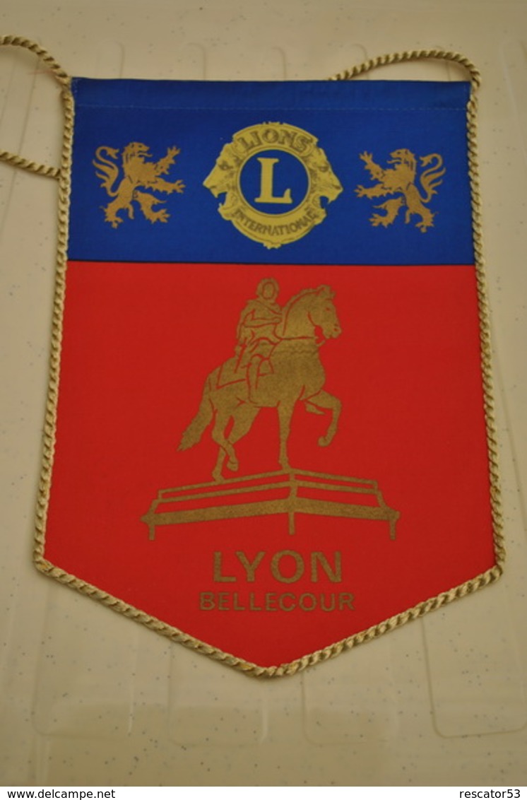 Rare Fanion Lion's Club Lyon Bellecour - Otros & Sin Clasificación