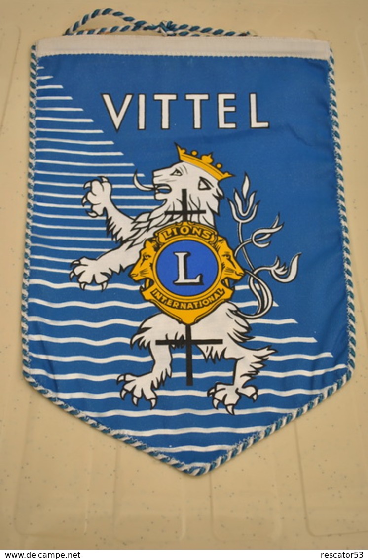 Rare Fanion Lion's Club Vittel - Autres & Non Classés