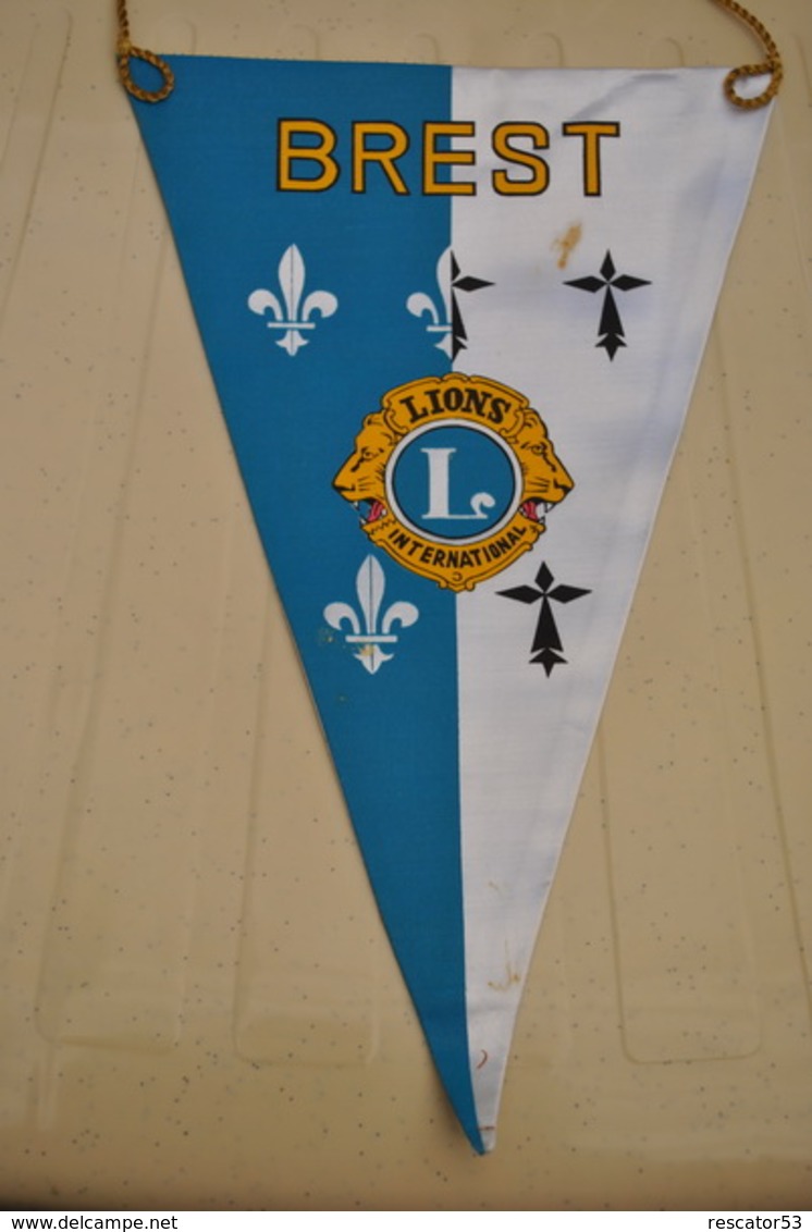 Rare Fanion Lion's Club Brest - Autres & Non Classés