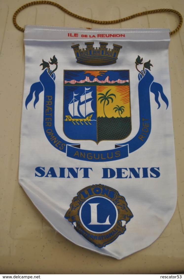 Rare Fanion Lion's Club île De La Réunion St Denis - Altri & Non Classificati
