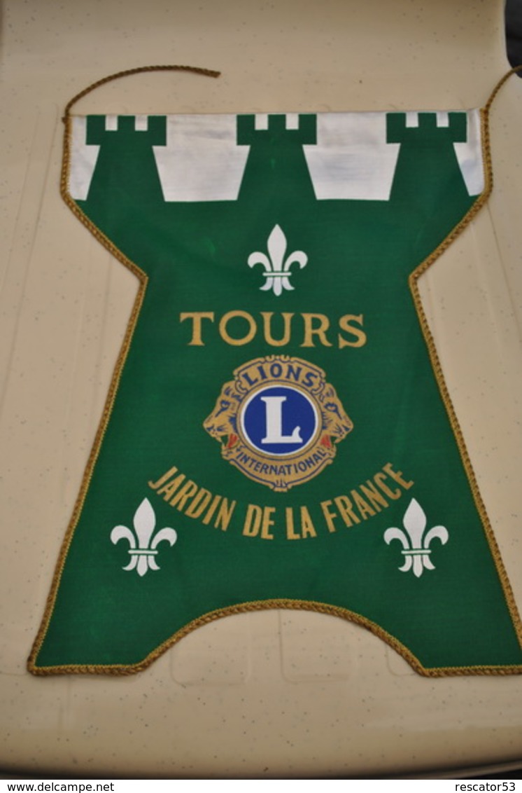 Rare Fanion Lion's Club Tours Jardin De La France - Altri & Non Classificati