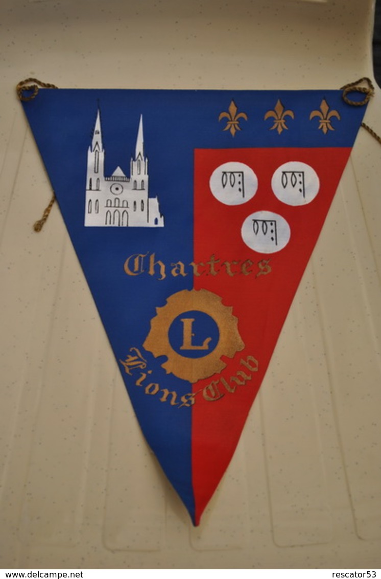 Rare Fanion Lion's Club Chartres - Autres & Non Classés