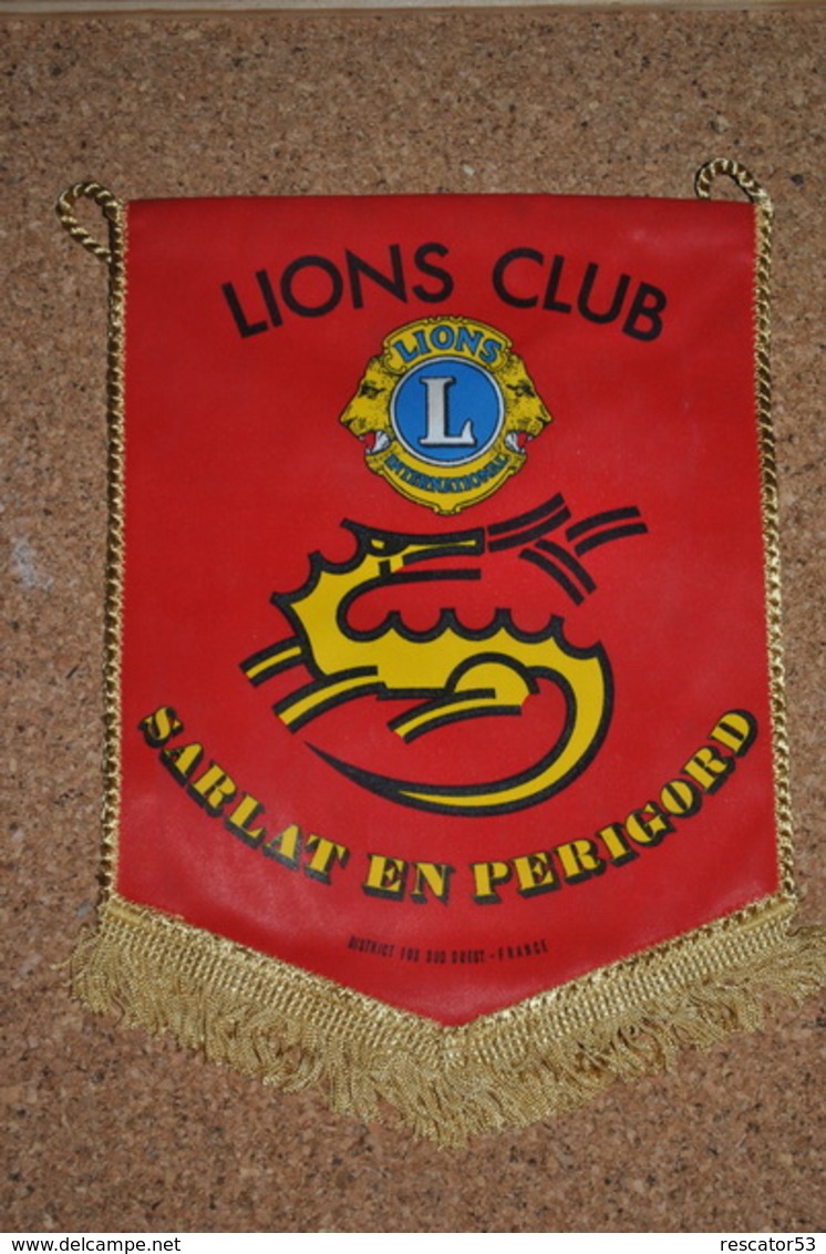 Rare Fanion Lion's Club Sarlat En Périgord - Autres & Non Classés