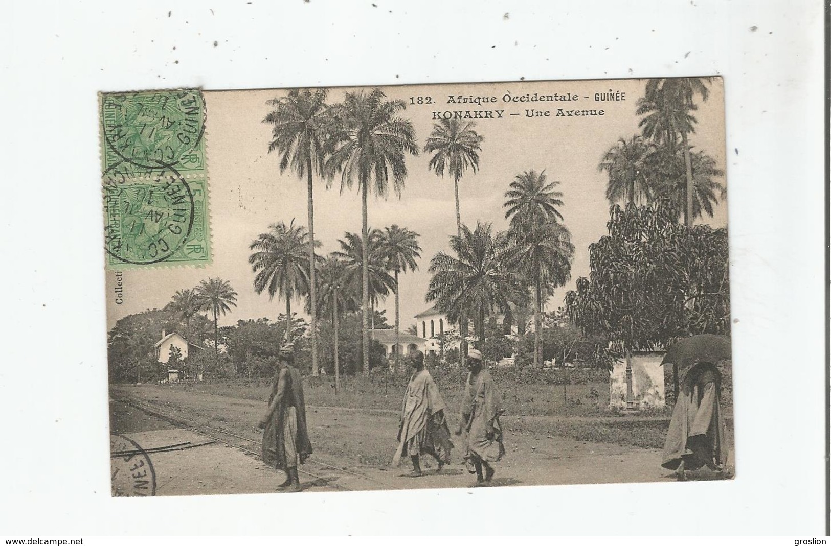 KONAKRY 182 AFFRIQUE OCCIDENTALE GUINEE UNE AVENUE (ANIMATION) 1910 - Guinée Française