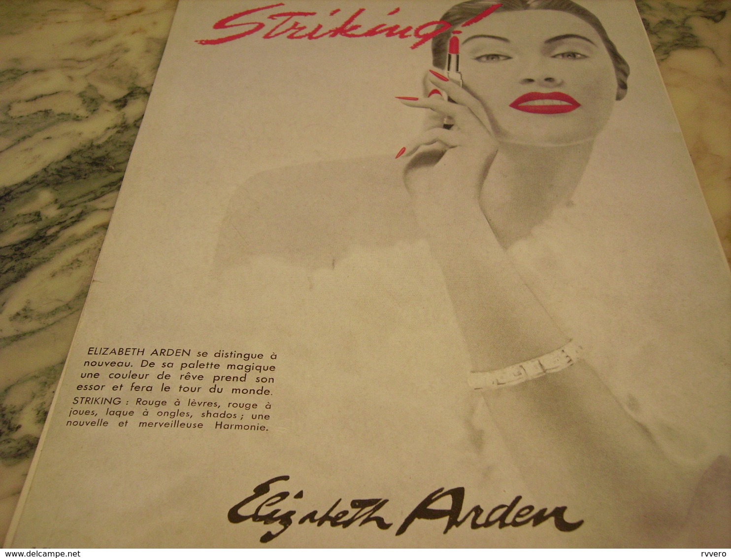 ANCIENNE PUBLICITE ROUGE A LEVRE STRIKING DE ELIZABETH ARDEN 1951 - Autres & Non Classés
