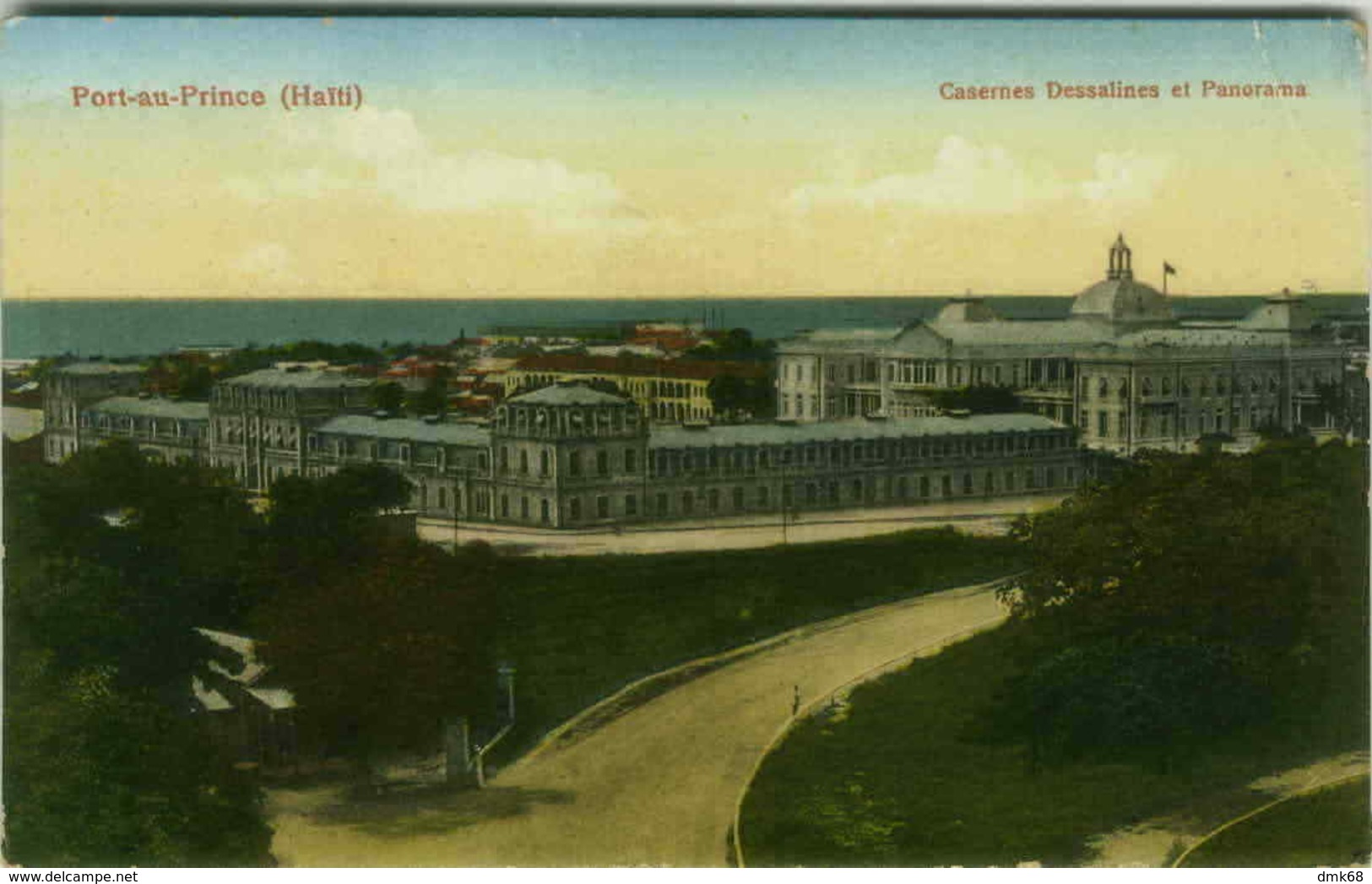 HAITI - PORT-AU-PRINCE - CASERNES DESSALINES ET PANORAMA - 1930s (BG1746) - Haiti