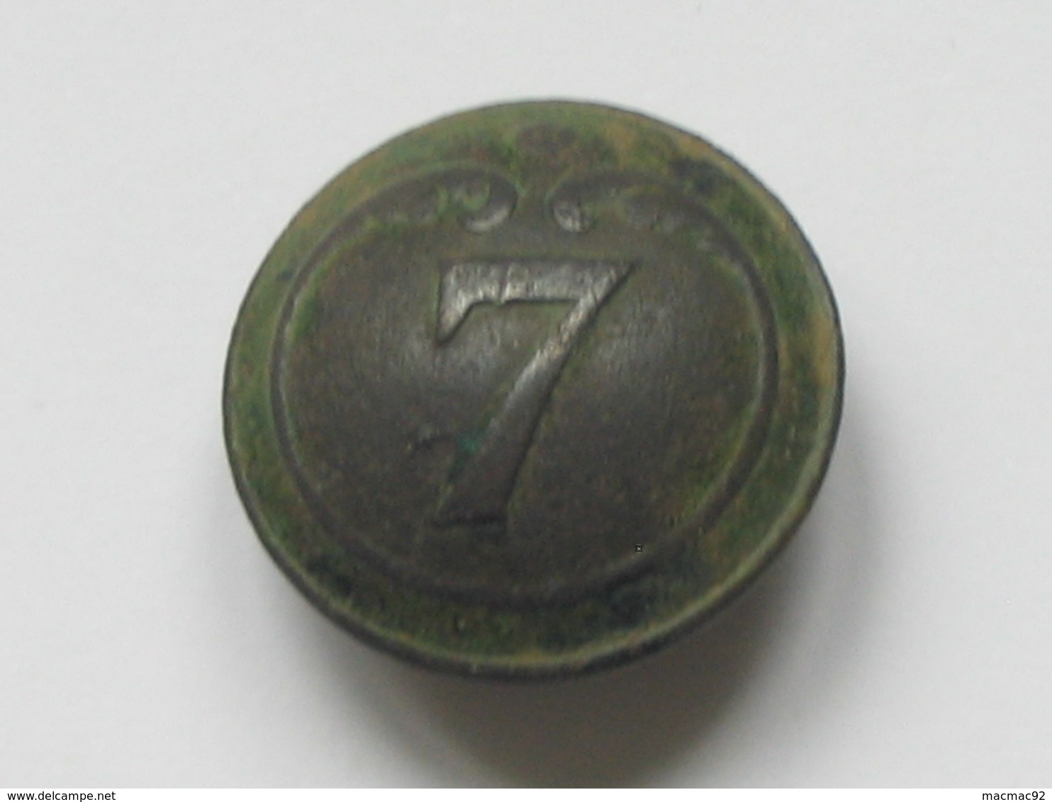 Ancien Bouton Militaire - Bombé -  N° 7   **** EN ACHAT IMMEDIAT **** - Buttons