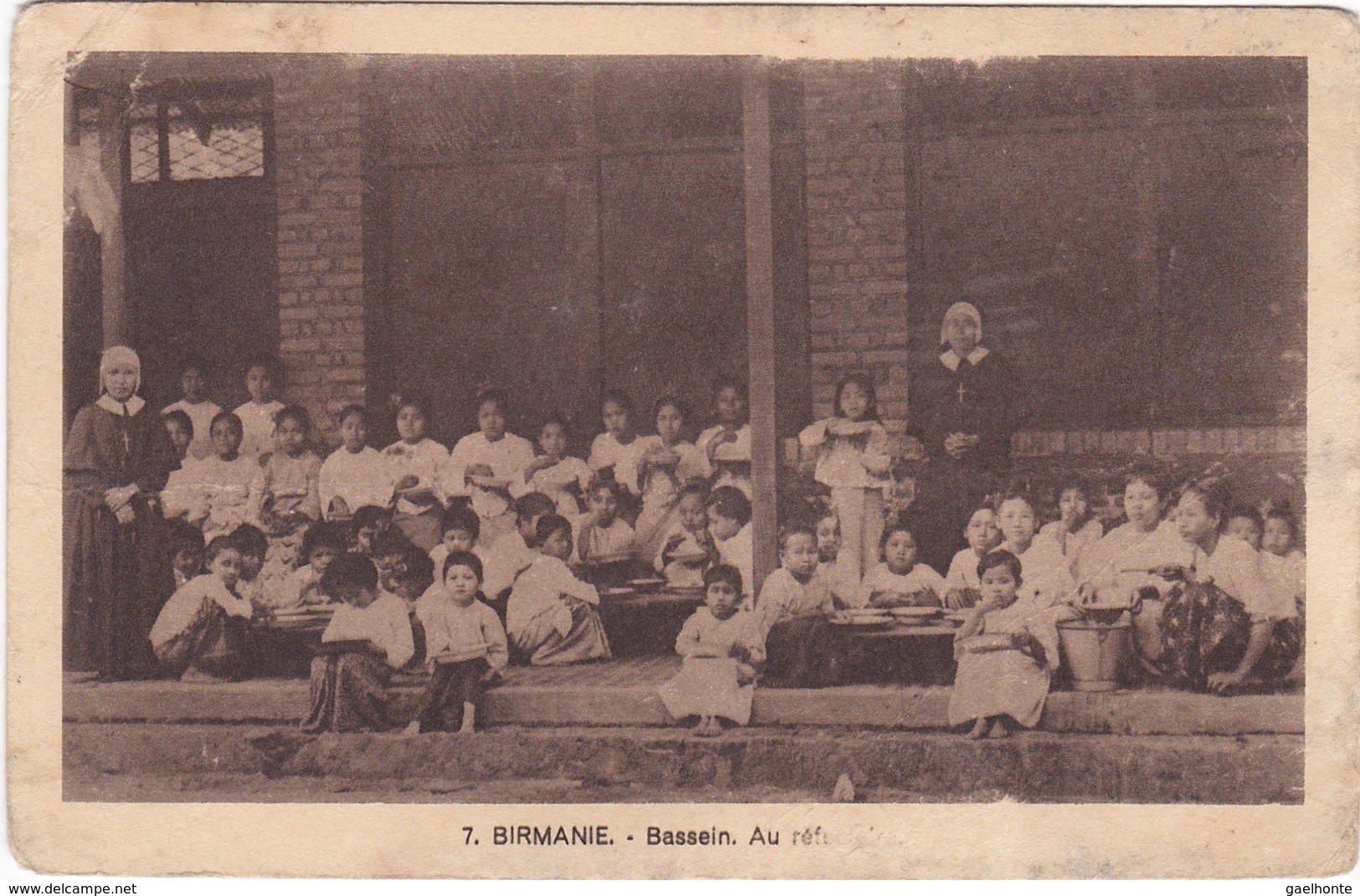 1286 BIRMANIE - BASSEIN - AU REFECTOIRE - ENFANTS AU COEUR DU REPAS - Myanmar (Burma)