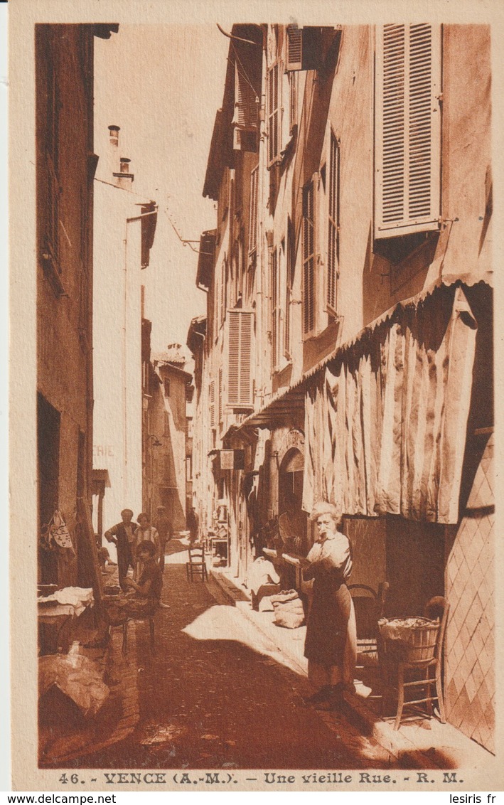 CPA - VENCE - UNE  VIEILLE RUE - R. M. - 46 - ANIMEE - MARCHANDS - - Vence