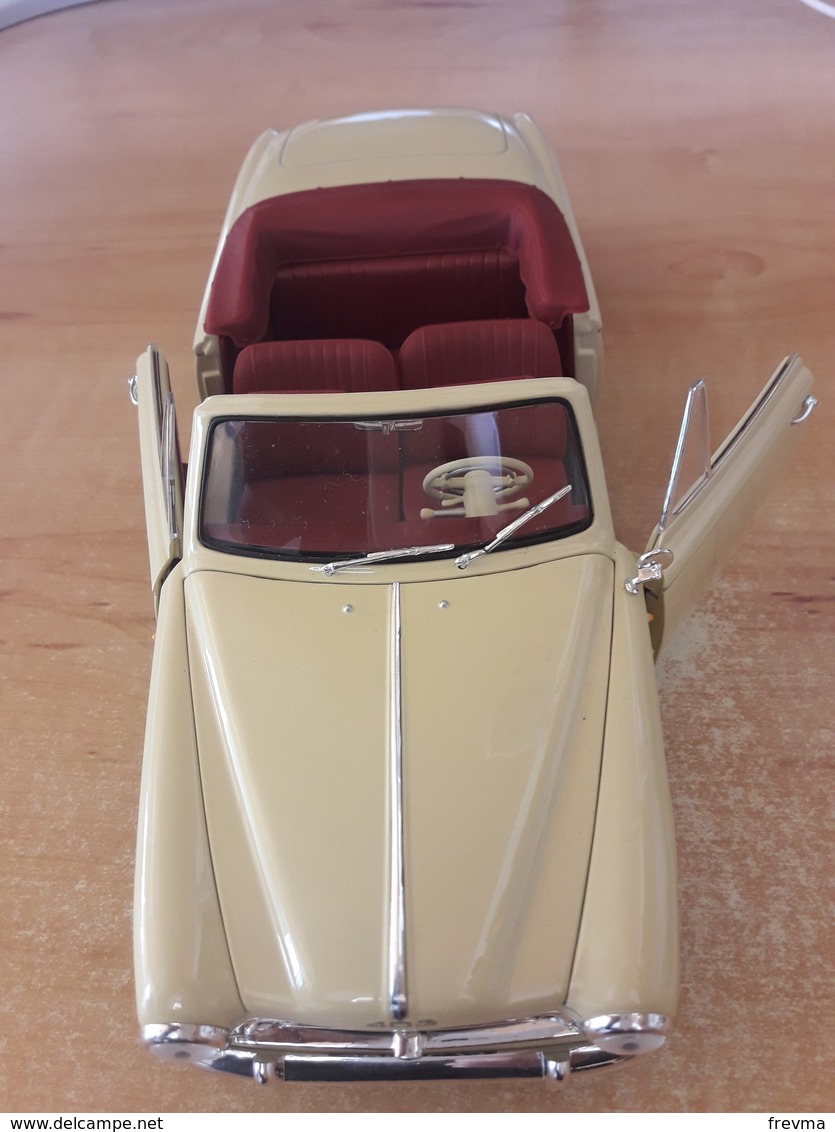 Peugeot 403 Cabriolet 8 Ch 1:18 Marque Solido - Solido