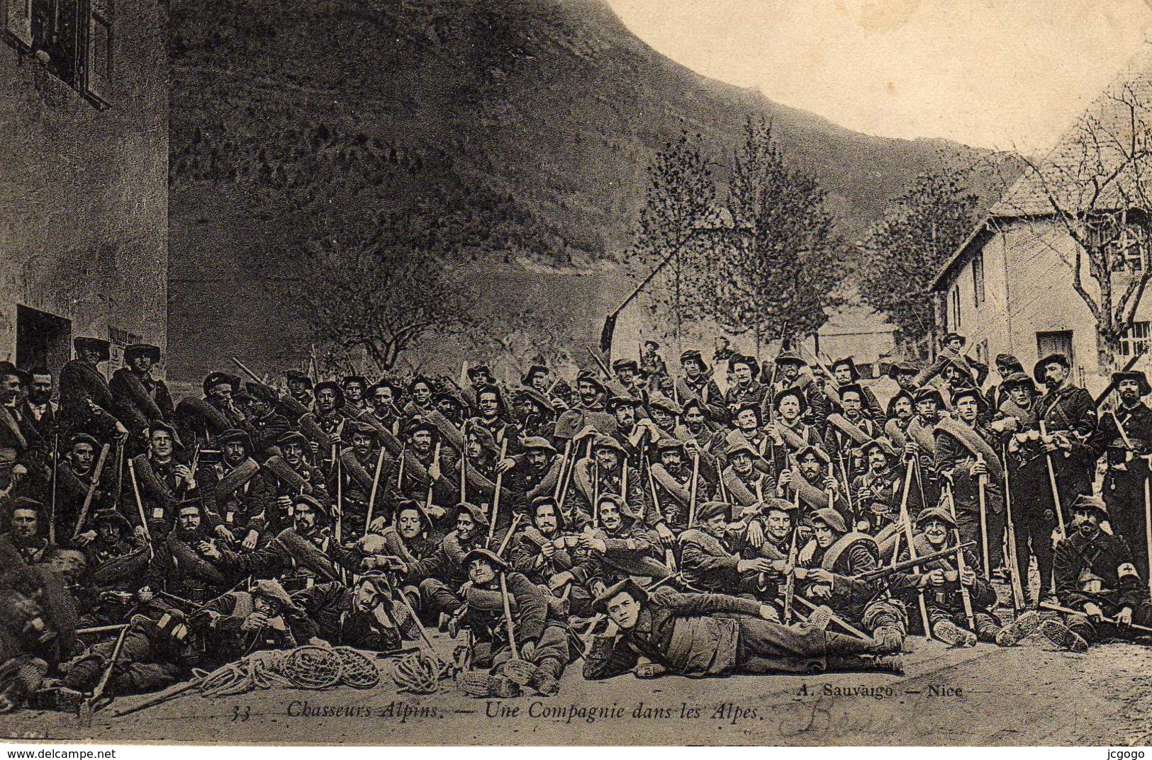 MILITARIA BERRE Les ALPES  Chasseurs Alpins. Une Compagnie  Dans Les Alpes - Régiments