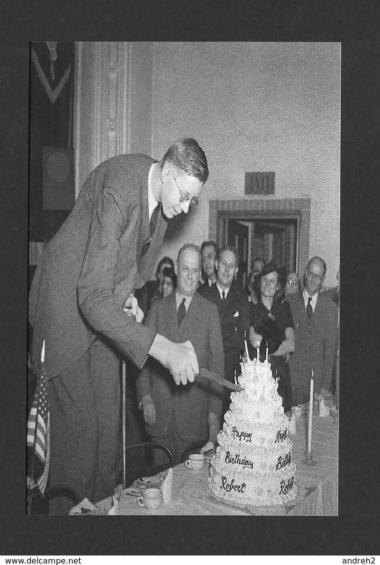 HUMOUR - INSOLITE - LE GÉANT ROBERT WADLOW LE PLUS GRAND DU MONDE 8 PIEDS ET 11 POUCES - Humour