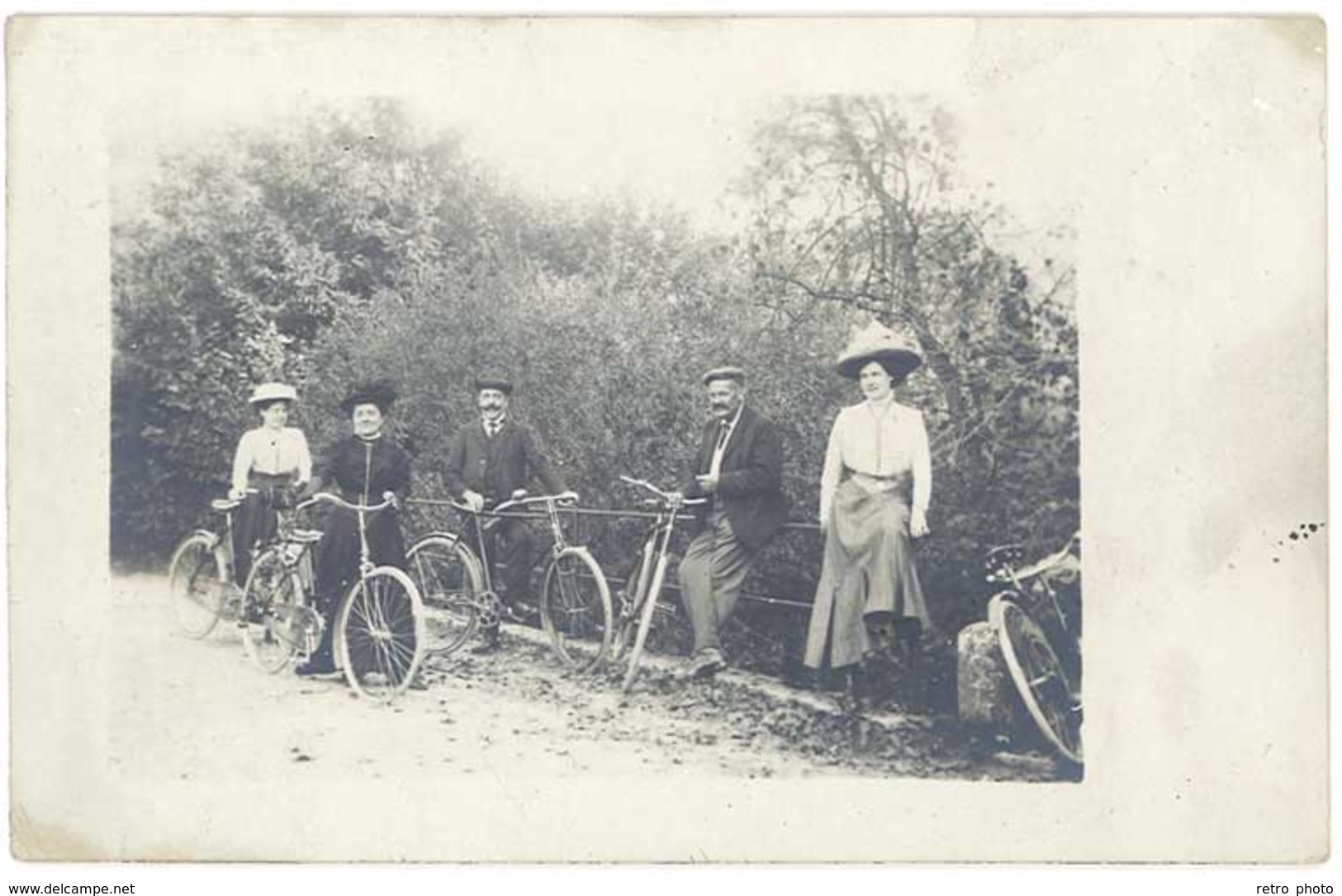 Cpa Carte-photo Hommes & Femmes, Balade En Vélo, Vers 1910  (CPH) - Autres & Non Classés