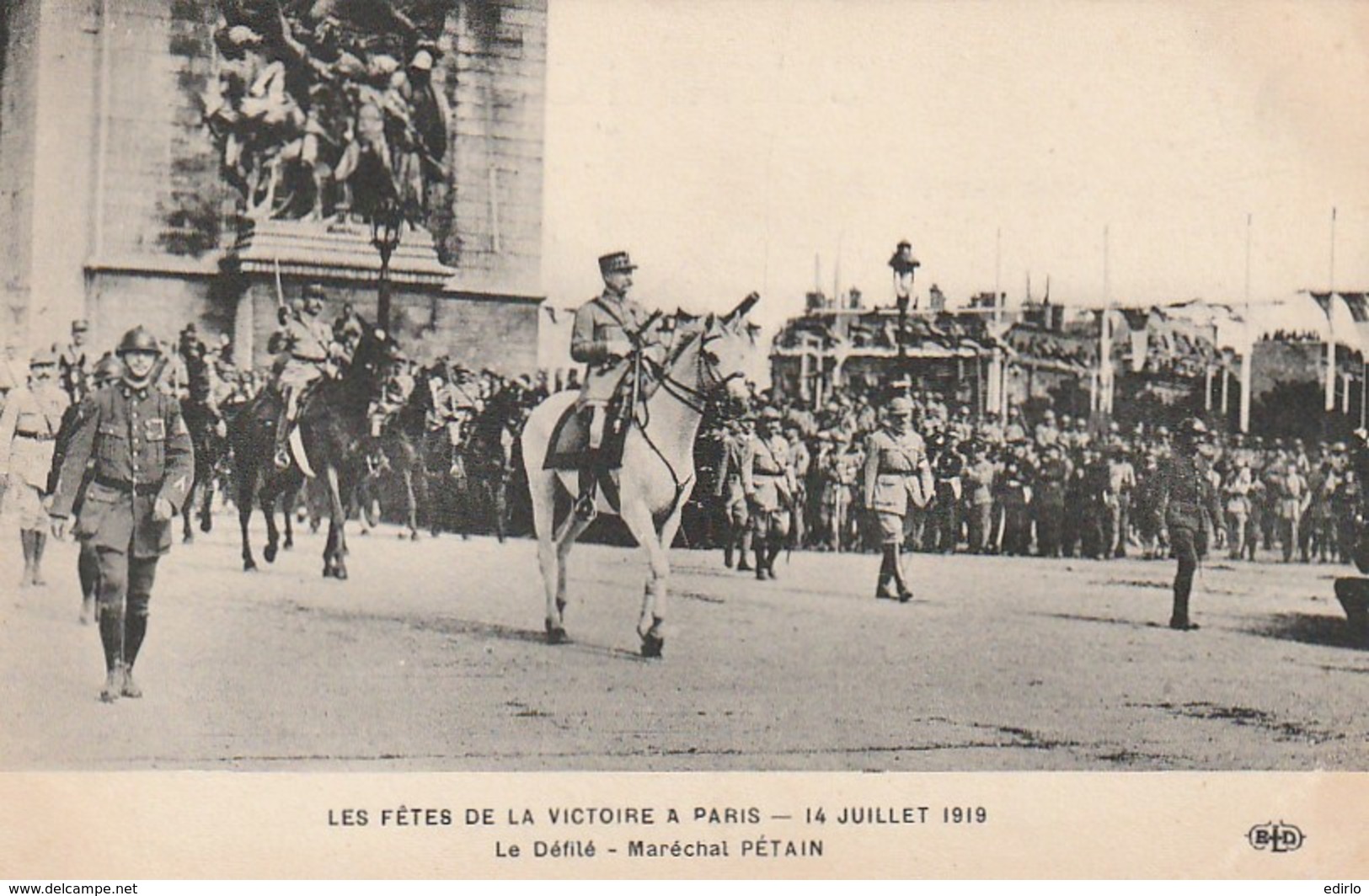 * MILITARIA ***   PARIS  Les Fêtes De La Victoire Le Défilé Maréchal Pétain    Neuve TTB - Manoeuvres