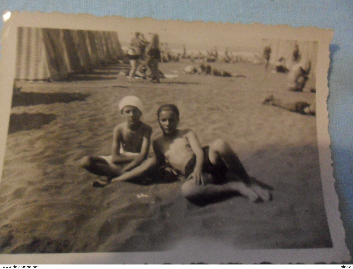 Foto Ragazzini In Spiaggia - Persone Anonimi