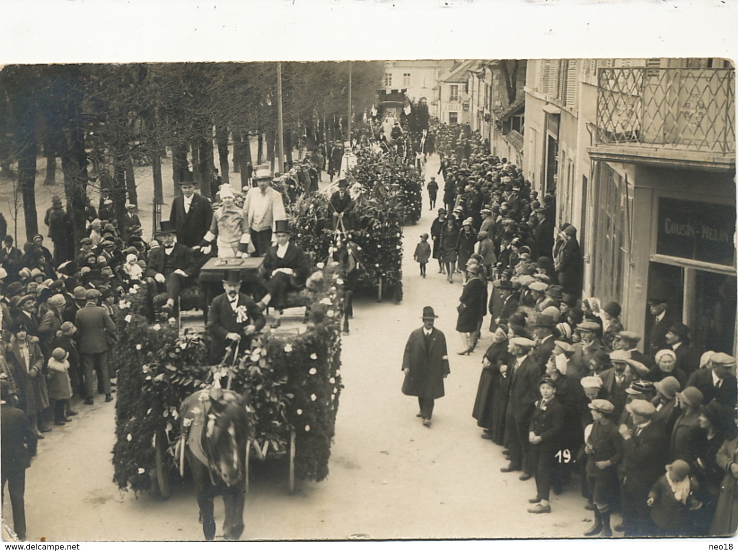 Carte Photo Les Aix  D' Angillon  Fete Char Cavalcade - Les Aix-d'Angillon