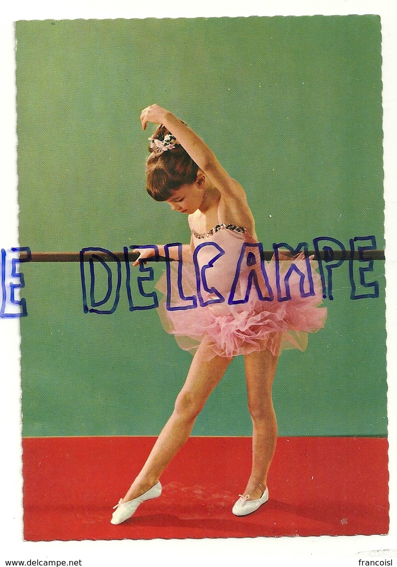 Danse. Petite Fille En Tutu - Danse