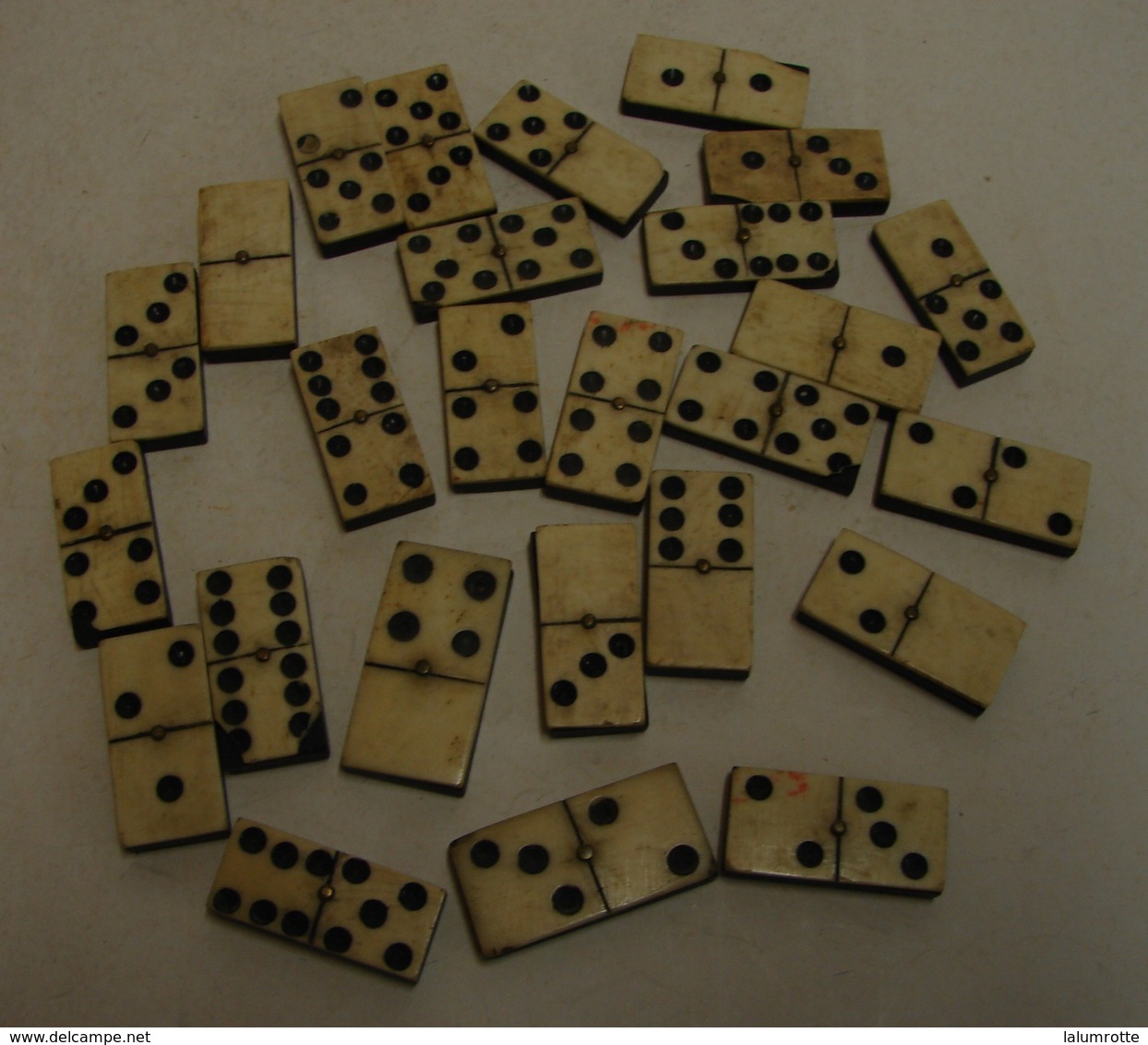 Jeux. 3. Lot De 26 Pions De Domino - Andere & Zonder Classificatie