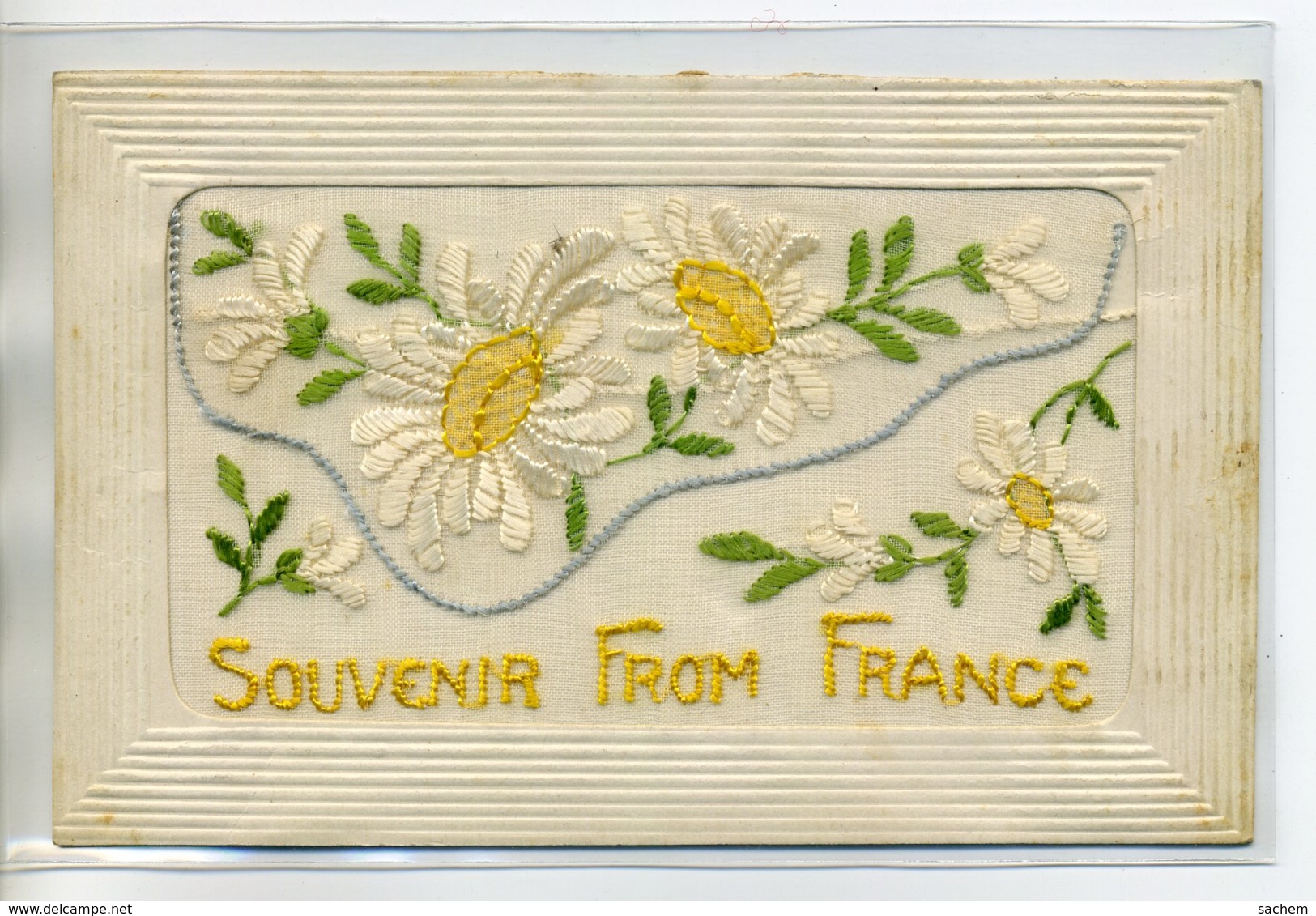 CARTE BRODEE 210 Pochette Tulle "Souvenir From France " Jolies Marguerites  Guerre 1914  Militaria - Brodées