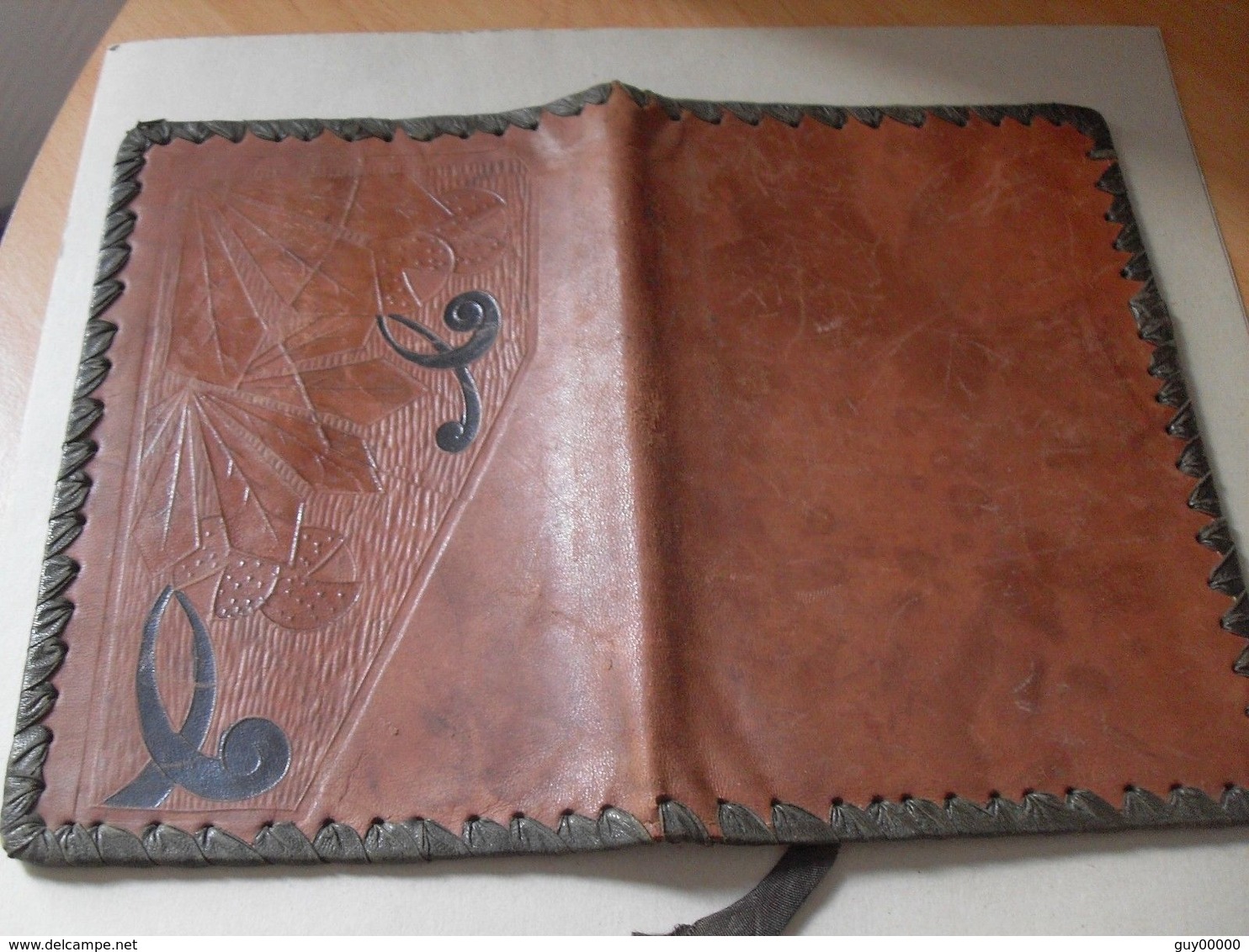 Ancienne Pochette Brune En Cuir - Andere & Zonder Classificatie