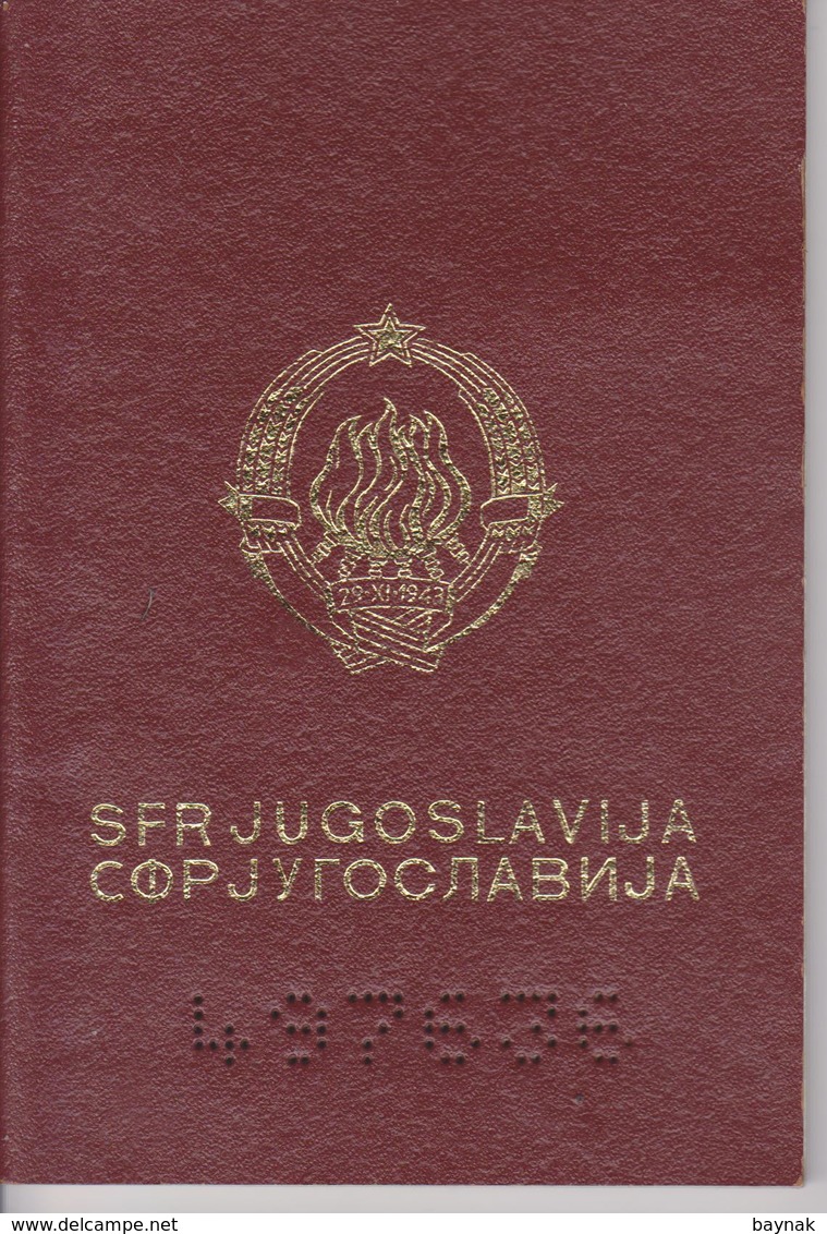 P19  --  SFR  YUGOSLAVIA  ---     PASSPORT   --   LADY PHOTO  ~~  1981 - Historische Dokumente