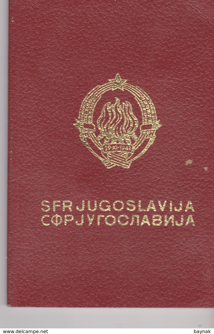 P33  --  SFR  YUGOSLAVIA  ---     PASSPORT   --   LADY PHOTO  ~~  1981 - Historische Dokumente