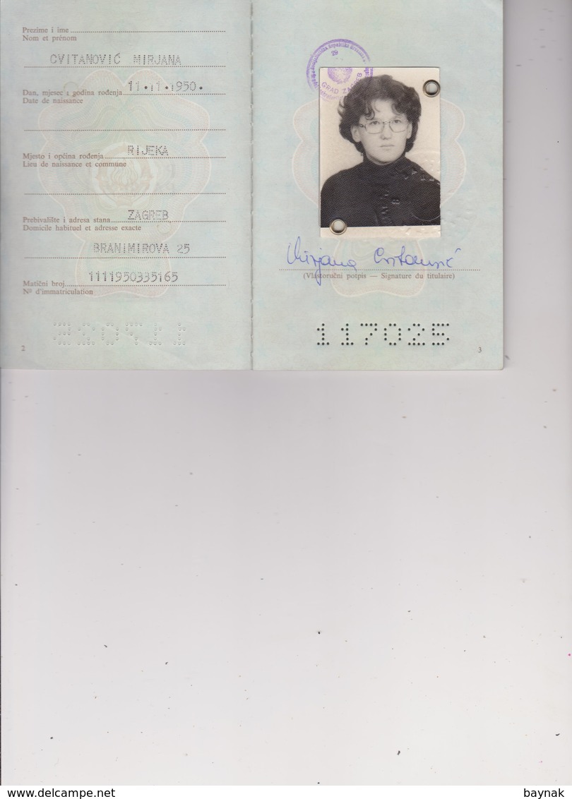 P33  --  SFR  YUGOSLAVIA  ---     PASSPORT   --   LADY PHOTO  ~~  1981 - Historische Dokumente