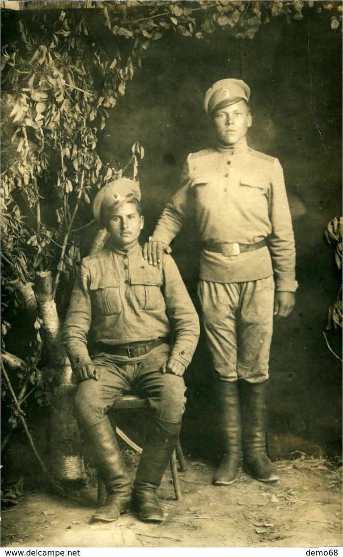 Militaires En Tenue En Intérieur  Carte Photo Annotée Au Verso 1917 - Guerre 1914-18