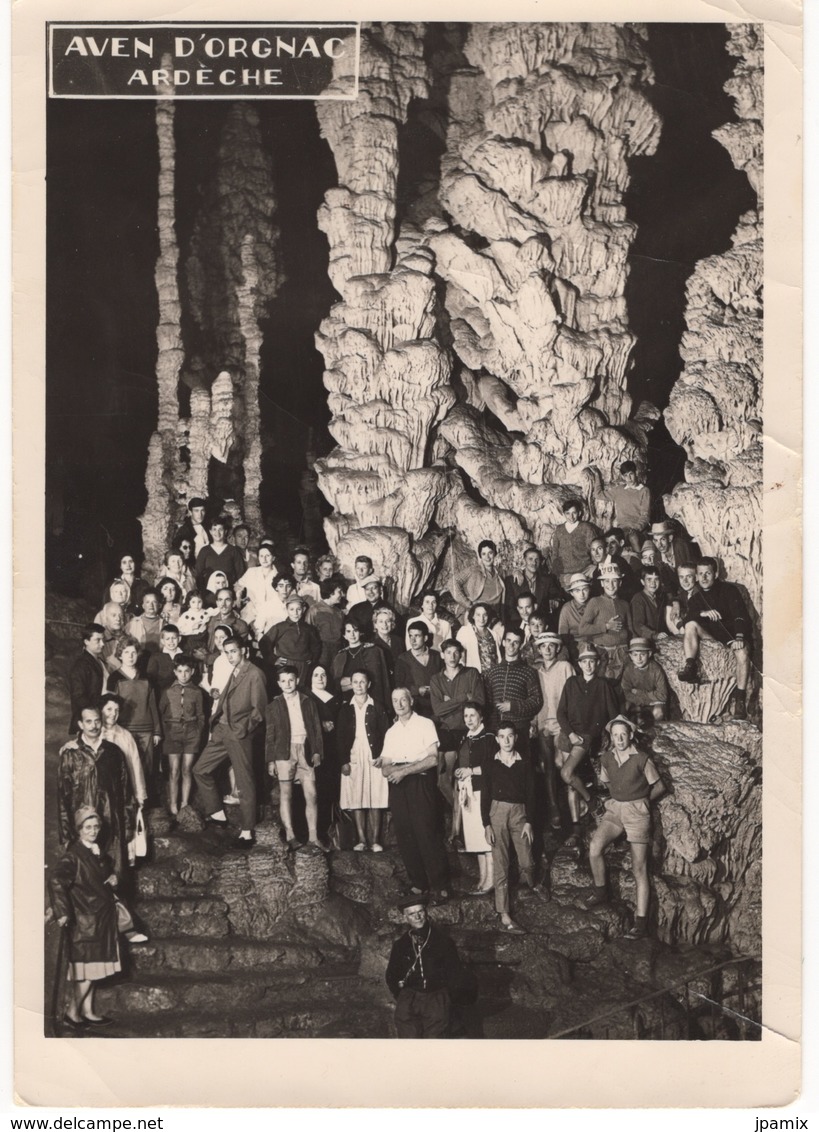 Ancienne Photo : Groupe De Visiteurs , La Grotte Aven D'Orgnac  Ardèche - Luoghi