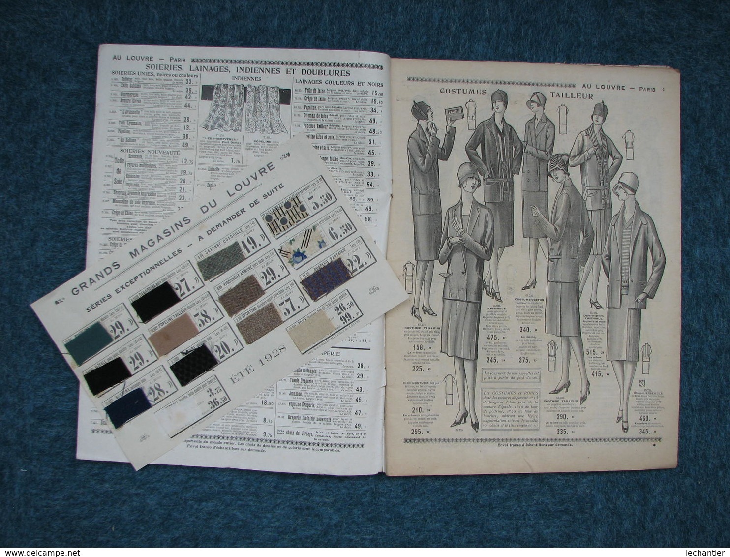 Au Louvre Paris été 1928 Catalogue 92 Pages 26X36 + Planche De 14 Echantillons Tissus - Textile & Vestimentaire