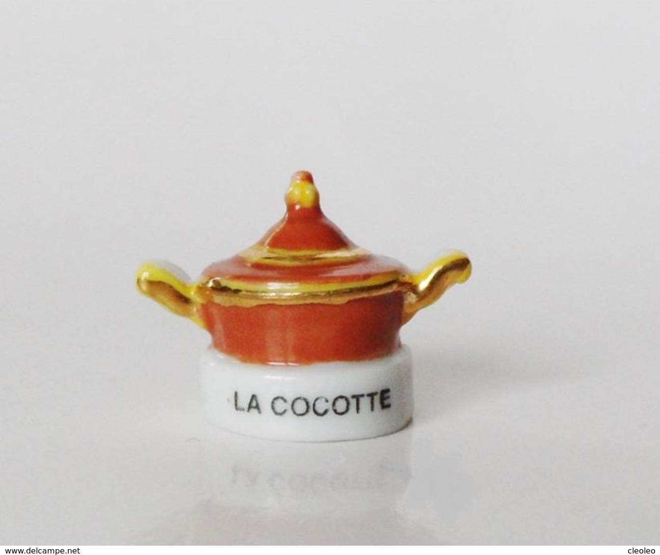 Fève Ustensile De Cuisine La Cocotte  - TIT - Autres & Non Classés