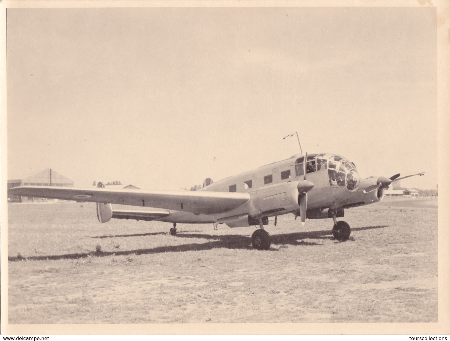 PHOTO 24,2 X 18 Cm DJIBOUTI En 1954/1956 - AVION Monoplan Genre Amiot 354 Bombardier Moyen ? @ FRANCE MILITAIRE AVIATION - Aviation