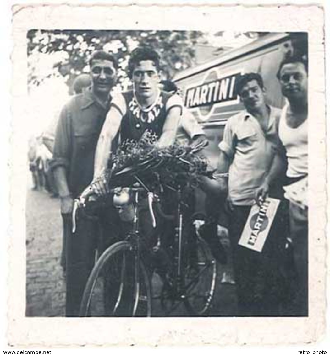 Photo Ancienne Course Cycliste , Grand Prix Martini Beaucaire ( 1er, Fontaine, De Nîmes ) - Personnes Anonymes