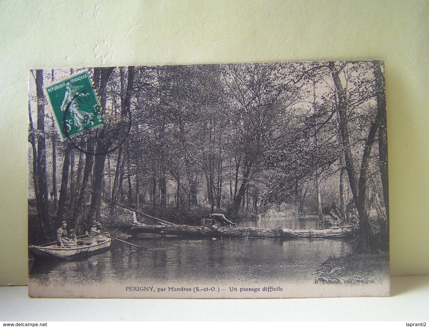 PERIGNY (VAL DE MARNE) LES ARBRES. UN PASSAGE DIFFICILE. - Perigny