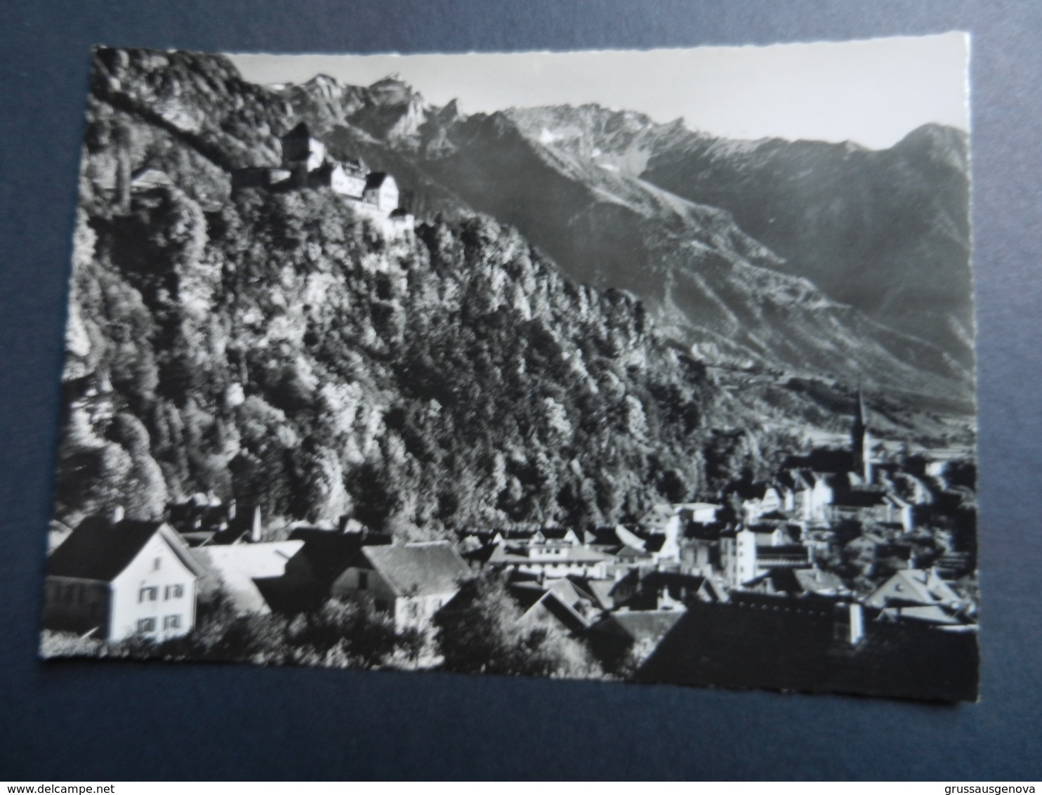 19853) LIECHTENSTEIN VADUZ MIT DEN RKATIKONBERGEN VIAGGIATA 1962 TIMBRO TARGHETTA - Liechtenstein