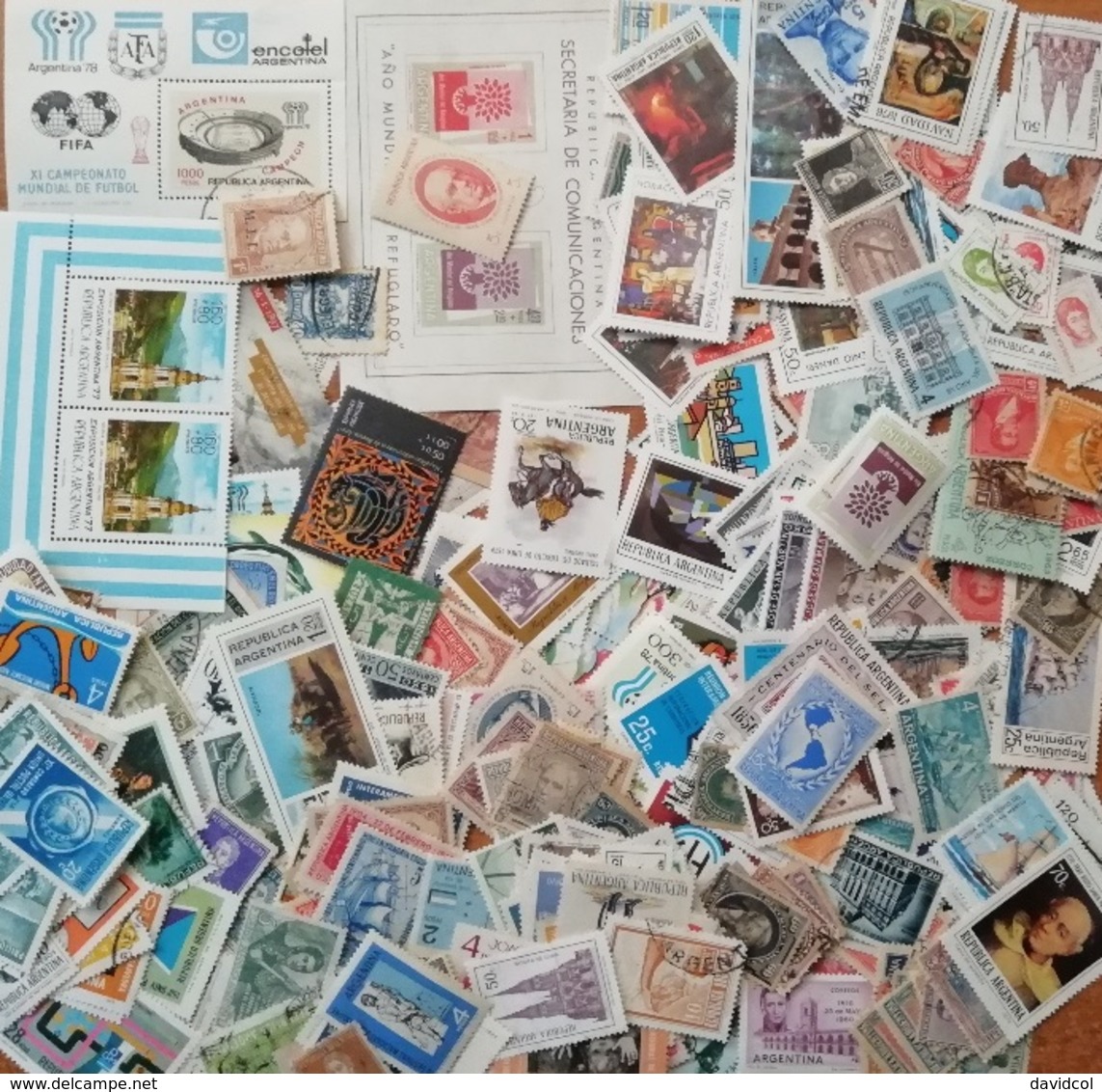 R491- ARGENTINA PACKET X 1800 DIFFERENT STAMPS. MNH/ MH / USED. - Collections, Lots & Séries