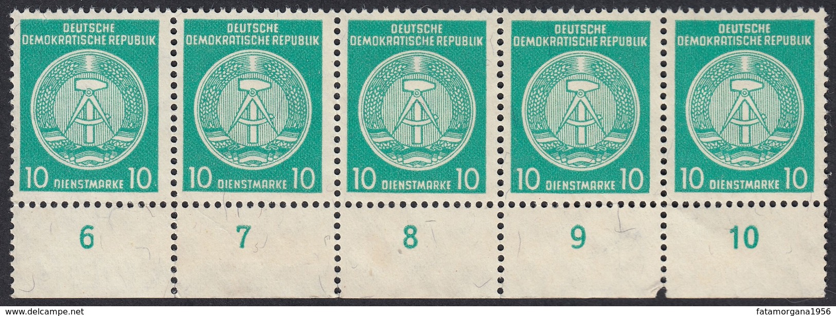 GERMANIA DDR - 1955 - Gruppo Di Cinque Valori Yvert Servizio 19 Nuovi Senza Gomma Uniti Fra Loro Con Margine Di Foglio. - Neufs