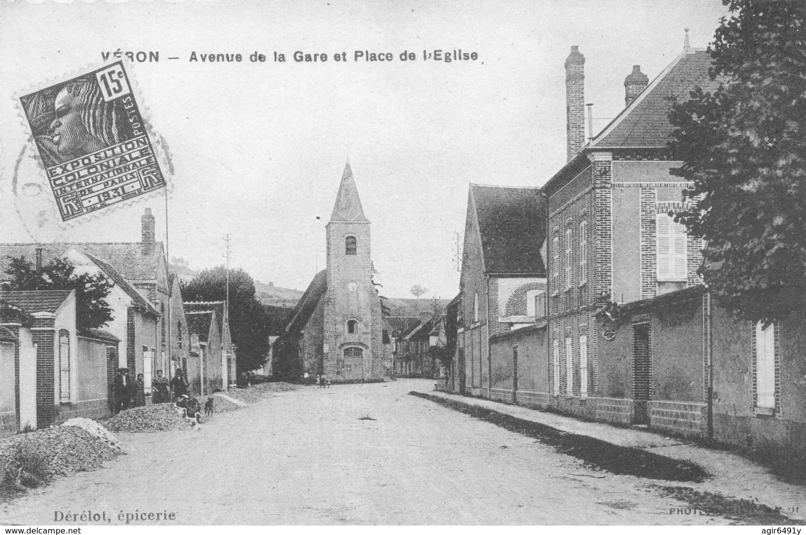 - VERON (89) - Avenue De La Gare Et Place De L'Eglise  (animée)  -11158- - Veron