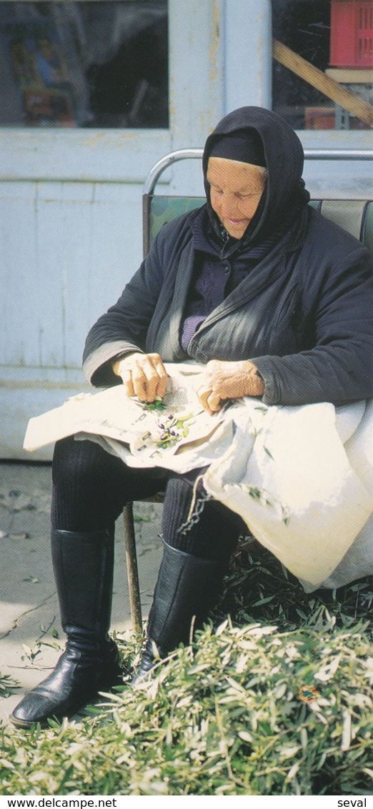 * Cyprus 1990's Postcard * Old Woman Making Handycraft * Collection : Triarchos Horizon: H022 * - Chypre