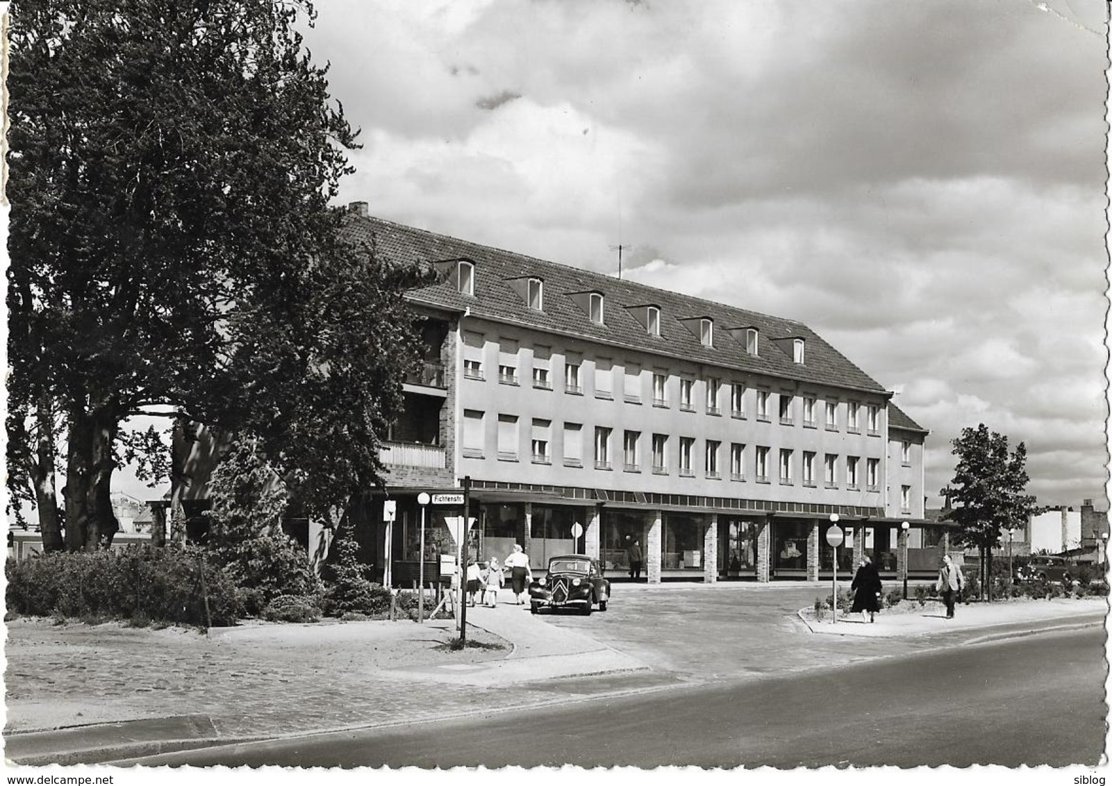 CPM/CPSM  - BERLIN - REINICKENDORF - Économat Français De Berlin (voiture Et Animée) - Reinickendorf