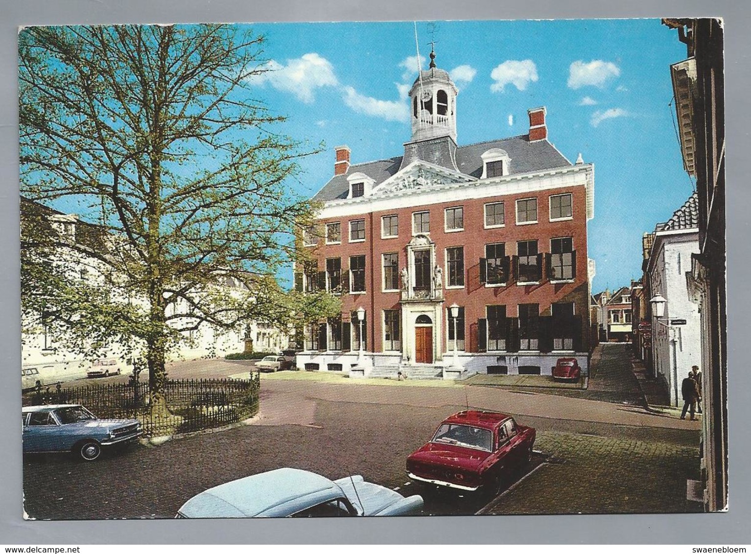 NL.- LEEUWARDEN. Hofplein Met Stadhuis. 1984. Old Cars. - Leeuwarden