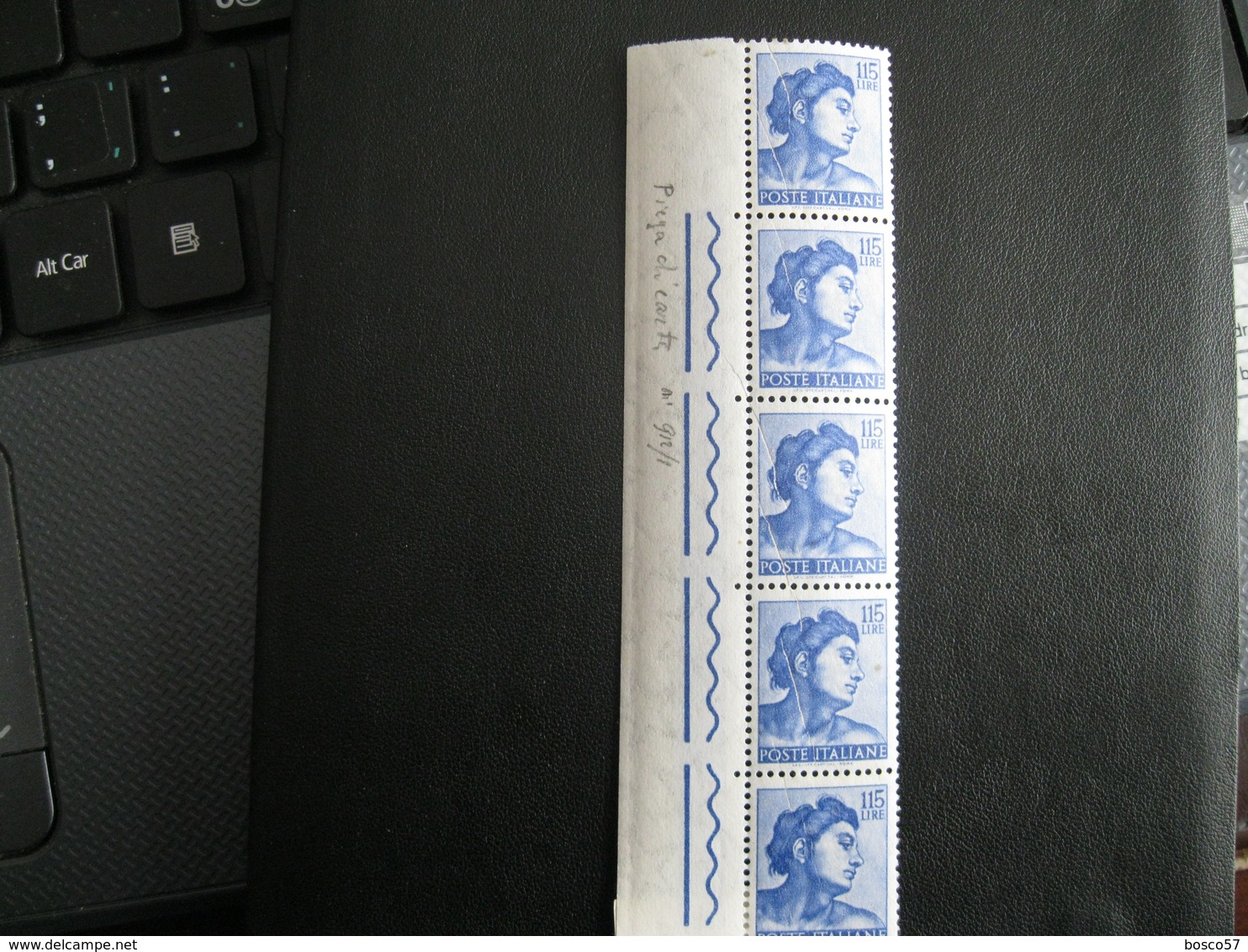 REPUBBLICA 1961 SERIE MICHELANGIOLESCA EVIDENTE PIEGA DI CARTA SU 5 VALORI DEL 115 £ NUOVO** IN STRISCIA. - Varietà E Curiosità