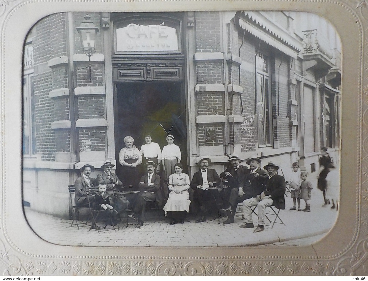 1900 Photo Originale Soignies Café Bellevue 15 Personnes Terrasse  17 X 12 Cm Enghien? - Lieux