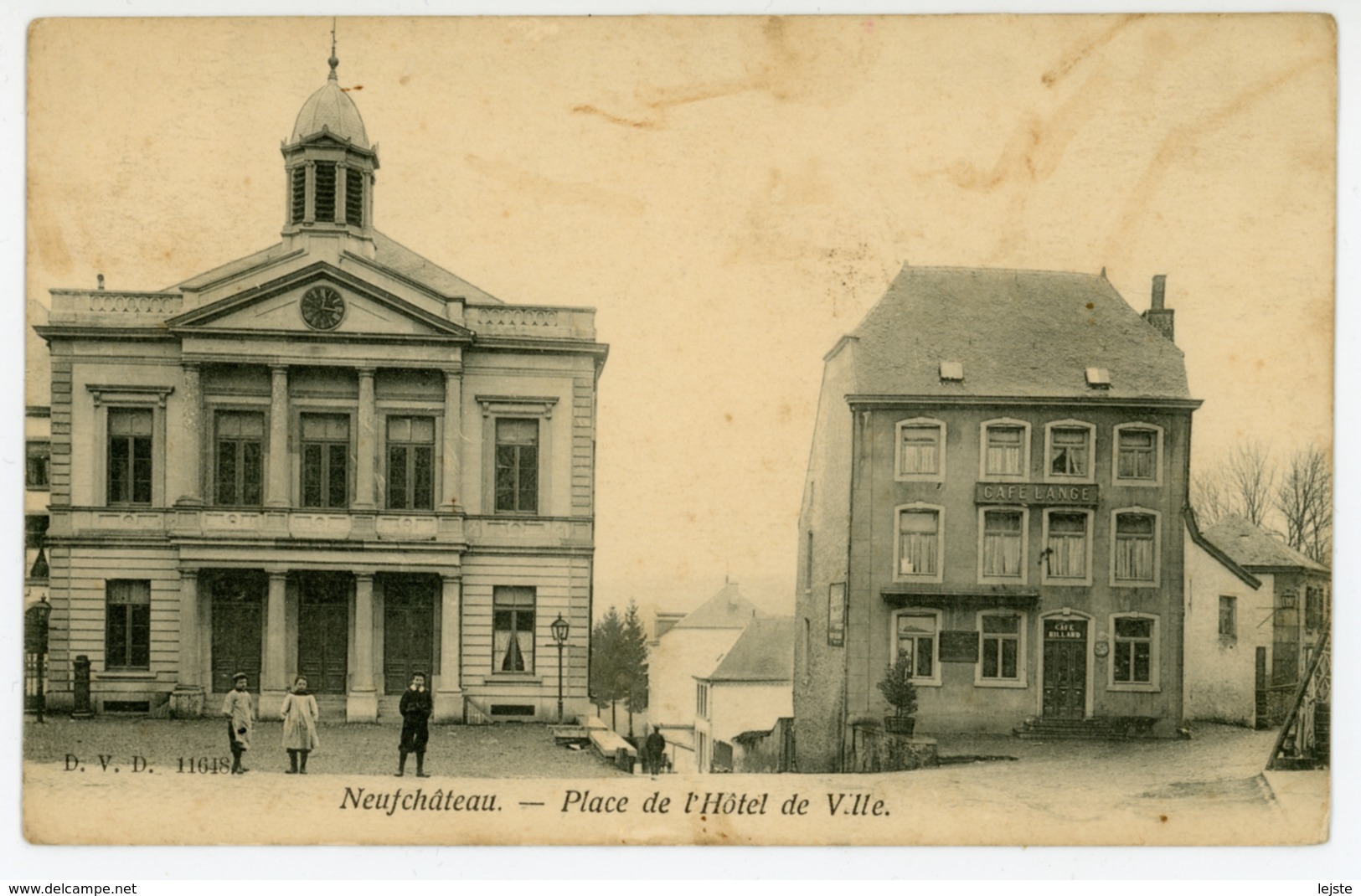 Neufchâteau - Place De L'Hôtel De Ville - Neufchâteau