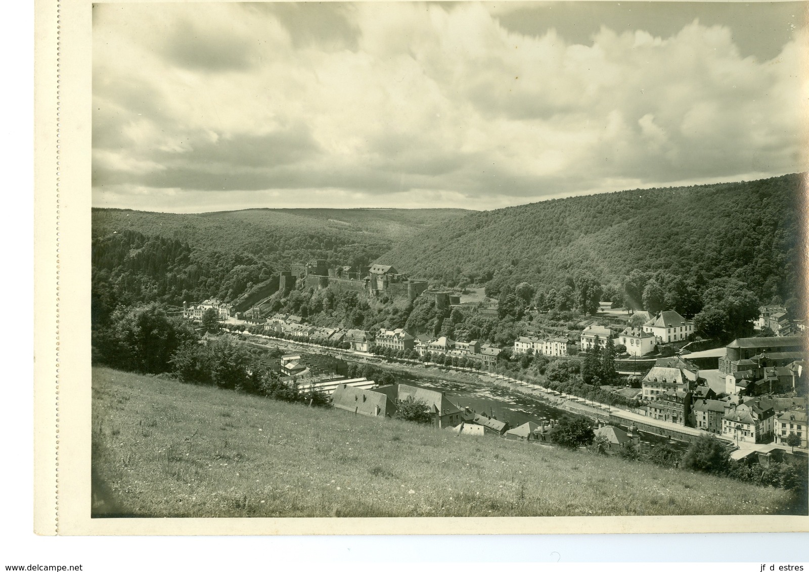 Bouillon Le Château Vu Du Calvaire Brillante Sur Carton Vernis Vers 1930 24,4 X 17,5 Cm - Otros & Sin Clasificación